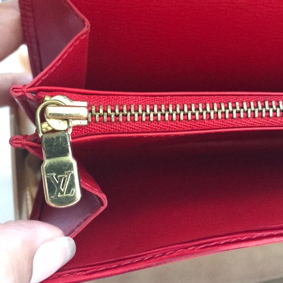 LV epi red wallet - Picture 4 of 8